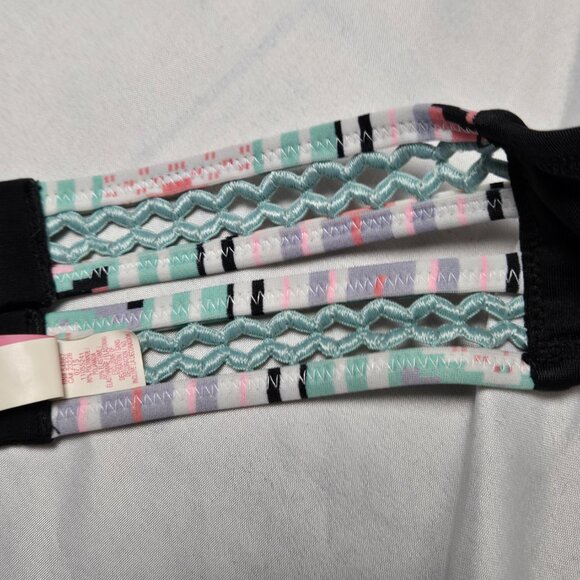 Victoria's Secret Bra 32C Black with festive Trim pre-owned - Picture 9 of 9